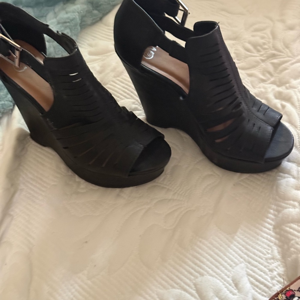 Black Women's Wedge Sandals - Open Toe Strappy Design